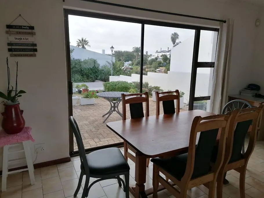 Pine-Tree Home Κέιπ Τάουν 0*,